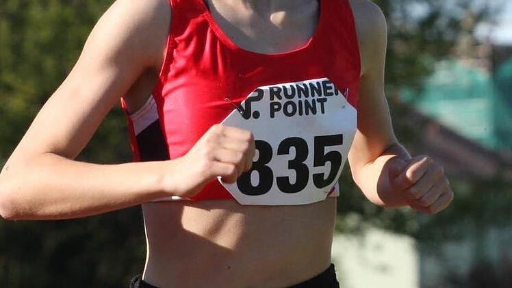 Viviane Heilmann vom TV DJK Hammelburg war die erfolgreichste Sportlerin der Kreistitelkämpfe in Bad Kissingen: vier Einzelsiege, dazu noch der Staffelerfolg und all das garniert mit vier Einzelnormen für die Bayerischen U16-Meisterschaften.
