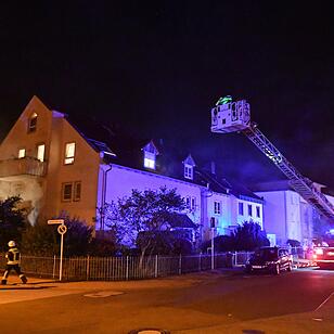 In der Nacht zu Freitag ist es gegen 2.25 Uhr zu einem Küchenbrand in der Schlüsselstraße gekommen. Die Feuerwehr war vor Ort.