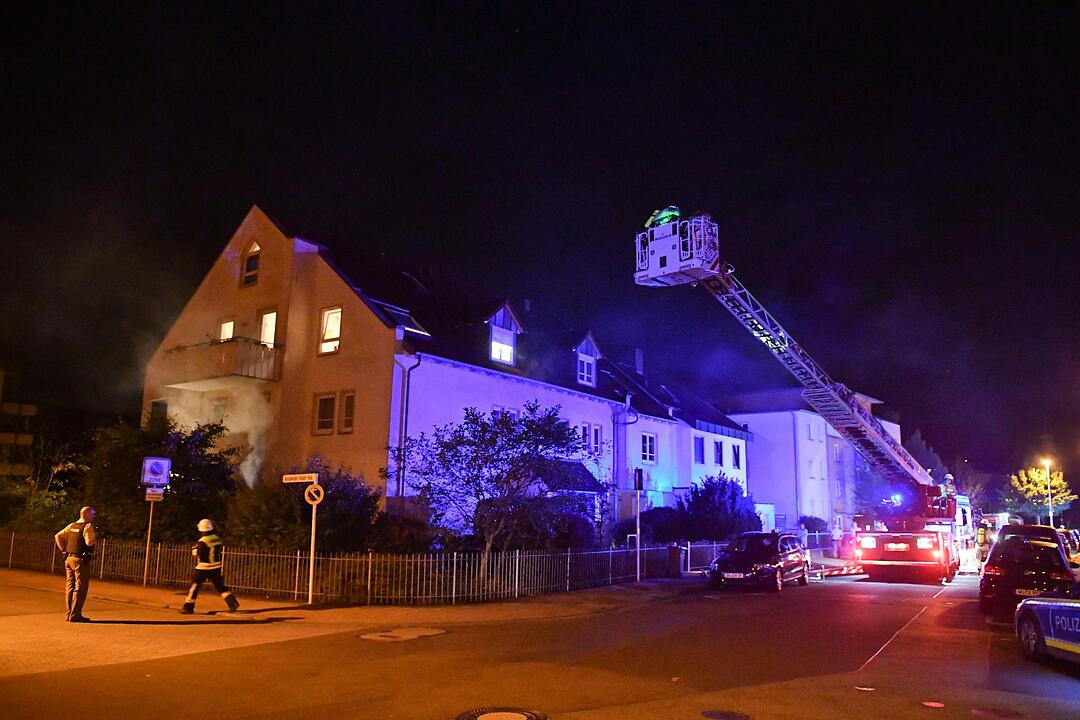 In der Nacht zu Freitag ist es gegen 2.25 Uhr zu einem Küchenbrand in der Schlüsselstraße gekommen. Die Feuerwehr war vor Ort.
