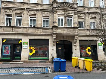Mehrere Grünen-Büros in Fürth angegriffen - Kreisvorsitzender spricht von "feigen Aktionen" Mehrere Grünen-Büros in Fürth angegriffen - Kreisvorsitzender spricht von "feigen Aktionen"