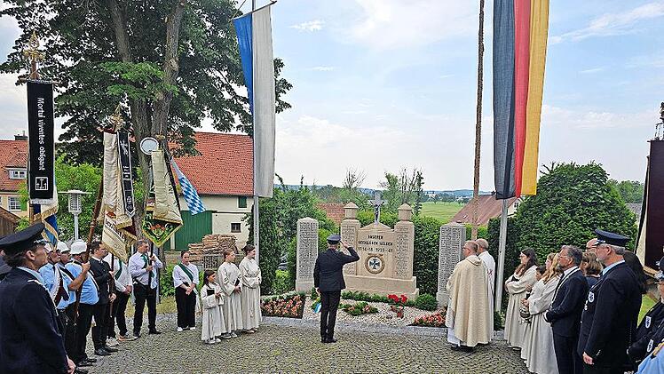 Der Festakt am Ehrenmal.