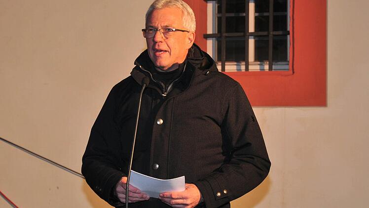 Bürgermeister Günther Werner hielt seine erste Neujahrsansprache beim Neujahrsempfang der Stadt Haßfurt auf dem Marktplatz. Foto: Ulrike Langer