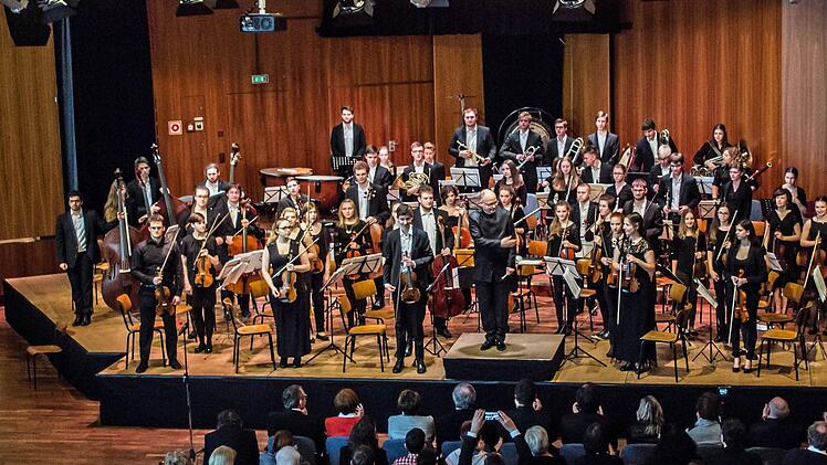 Impressionen vom Oster-Konzert des Jugend-Symphonie-Orchesters Oberfranken im Coburger KongresshausFoto: Jochen Berger