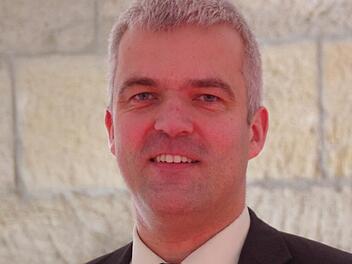 Timo Ehrhardt ist der jüngste hauptamtliche Politiker im Landkreis Kronach. Bereits seit 2008 hält der heute 38-Jährige als Bürgermeister in Ludwigsstadt die Fäden in der Hand. Foto: Marco Meißner