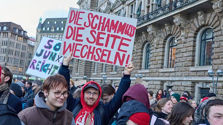 Demonstration gegen sexualisierte Gewalt gegen Frauen
