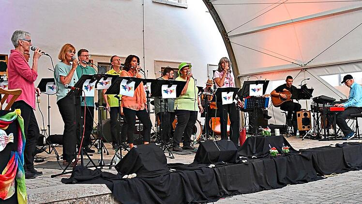 Das Ensemble &bdquo;Sing&lsquo;n&lsquo;Swing&ldquo;.Ramona Oschmann