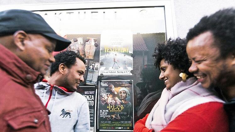 Exil-Äthiopier sind zur Vorstellung von "Enchained" ins Capitol-Kino nach Zeil gekommen. Manche von ihnen sind sogar aus Frankfurt angereist.