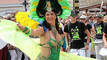 Impressionen vom Samba-Umzug 2015.  Foto: Albert Höchstädter