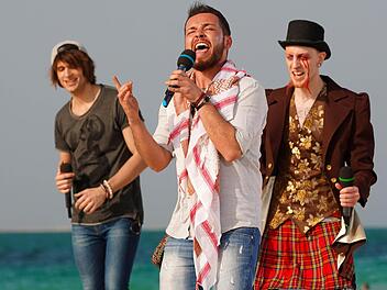 Alexander Jahnke, Alexandros Liopiaris und Oliver Schmidt (v.l.) performen am ersten Set des Recalls. Foto: RTL/Stefan Gregorowius