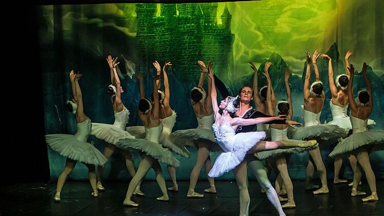 Märchen-Ballett mit Happy End: Tschaikowskys "Schwanensee, getanzt vom Russischen Staatsballett, beeindruckte die Besucher im Kongresshaus.Foto: Jochen Berger