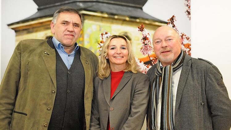 Bei der Verabschiedung:  Bürgermeister Oswald Siebenhaar (l.), Geschäftsleiterin  Doris Heid und  Bernd Meierhöfer Foto: Karl Heinz Wirth