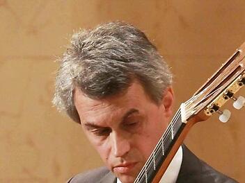 Siegbert Remberger während seines Konzertes in Brückenau Foto: Dill