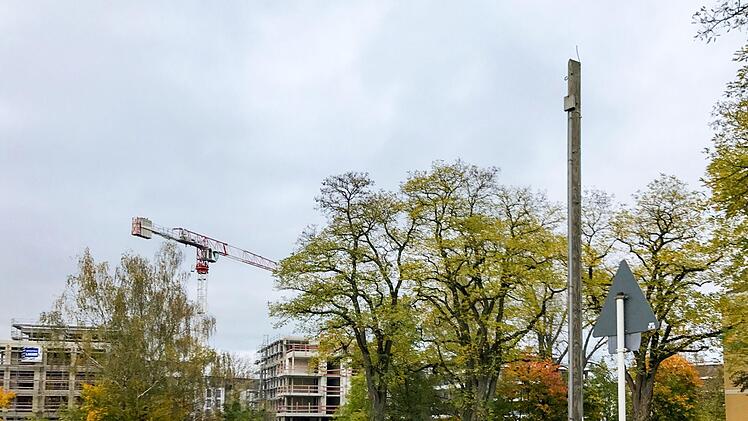 Meist heillos zugeparkt: Der Ochsenanger mit Blick auf die neuen Wohngebäude auf der Erba-Insel.  Michael Wehner