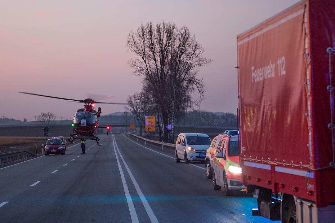 Traurige Unfallbilanz: Ein Toter und sechs zum Teil lebensgefährlich Verletzte