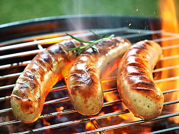 Vorsicht, nicht essen: Meica und Ökoland müssen verschiedene Bratwurst-Sorten zurückrufen. Symbolfoto: Alexander Raths/Adobe Stock