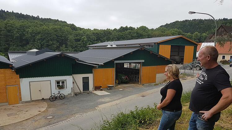 Der Bauernhof lag in Schutt und Asche und wurde neu aufgebaut.