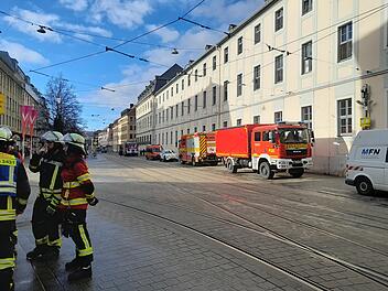 Würzburg: Wasserrohrbruch am Juliusspital - Feuerwehr zu Großeinsatz gerufen