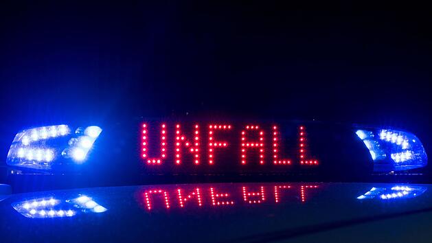 Unfall auf Münchner Ring in Bamberg: Autofahrer prallt gegen mehrere Bäume