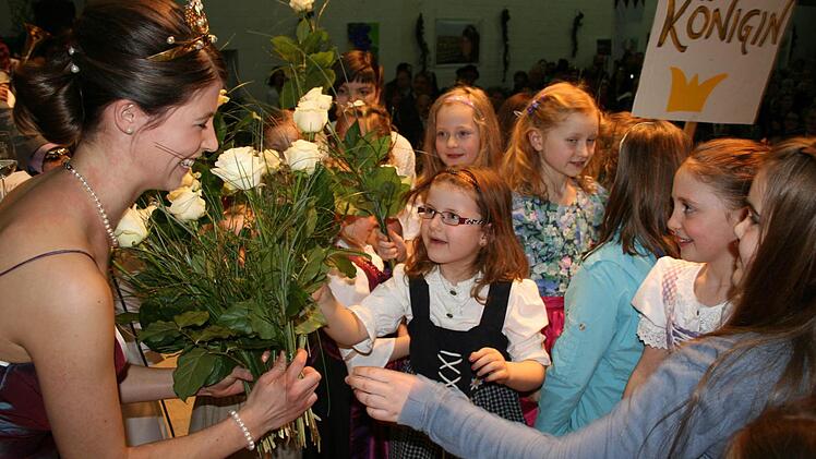 Nach ihrer Wahl wurde Melanie Dietrich in ihrer Heimatgemeinde sehr herzlich empfangen. Foto: Pfannes