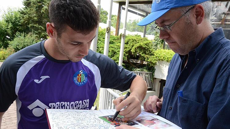 Auf Autogrammjagd: Jürgen Conradi, der aus Nürnberg nach Bad Bocklet gekommen war.