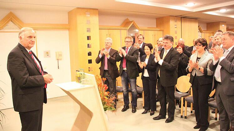 Nach seiner Rede gab es für Schmidt Ovationen im Stehen. Foto: Jürgen Gärtner