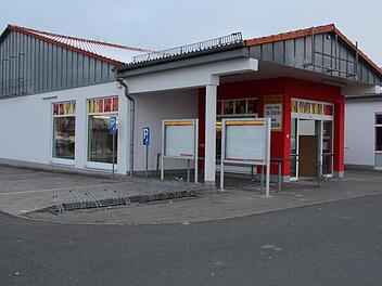 In den ehemaligen Netto-Markt in Adelsdorf sollen keine Flüchtlinge einziehen.  Foto: Andreas Dorsch