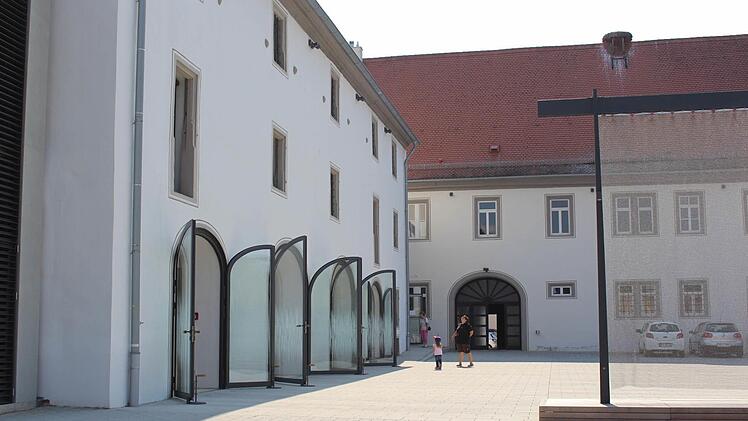 Zehntscheune und Amtsgebäude sind etwa gleich alt. Foto: Evi Seeger