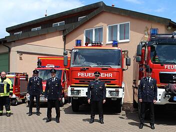 Die Kommandanten und der Vorstand der Oberthulbaer Feuerwehr. Foto: Tiemo St&uuml;rzenberger