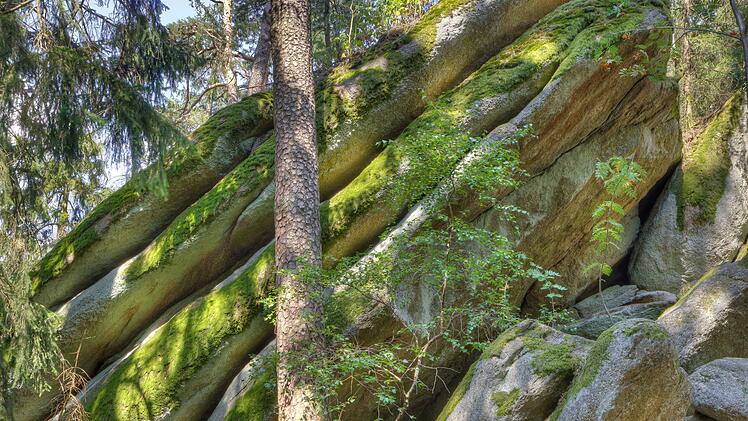 Detail of tilted layered rocks Detail of tilted layered rocks in the Luisenburg rock labyrinth  Detail of tilted layered rocks in the Luisenburg rock labyrinth  von Vermeulen-Perdaen