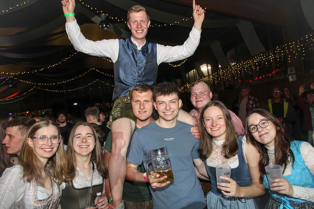 Gefeiert wurde mit der Kult-Partyrockband Radspitz!