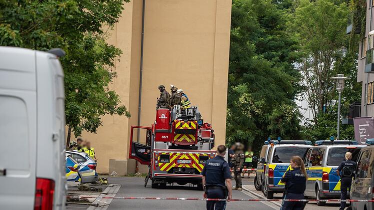 SEK-Einsatz an Universit&auml;tsgel&auml;nde in Bamberg: Mann z&uuml;ckt Messer und verschanzt sich in eigener Wohnung