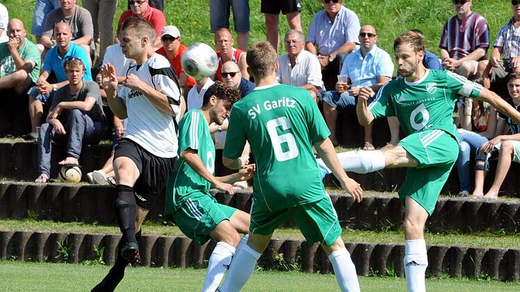 Der Innenverteidiger wäre sicher nicht traurig, in der internen Rangliste nach hinten durchgereicht zu werden. Denn das hieße, dass die SV-Kicker auch vorne wieder treffen. Foto: Hopf