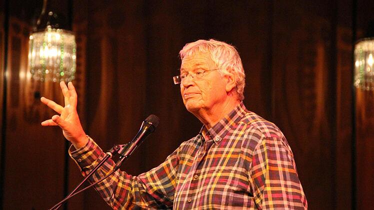 Gerhard Polt beim Auftritt mit den Well-Brüdern im Bad Kissinger Regentenbau.  Foto: Ralf Ruppert
