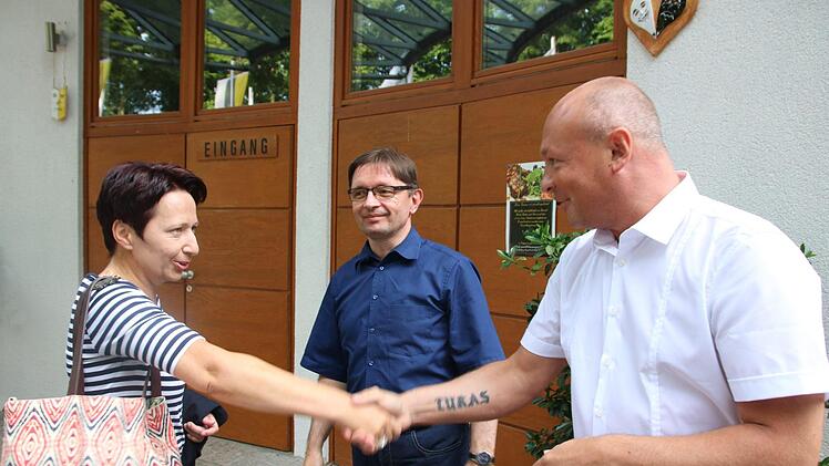 Begrüßung der Gäste zur BR-Lesernacht an der Naturbühne Trebgast  Foto: Jürgen Gärtner