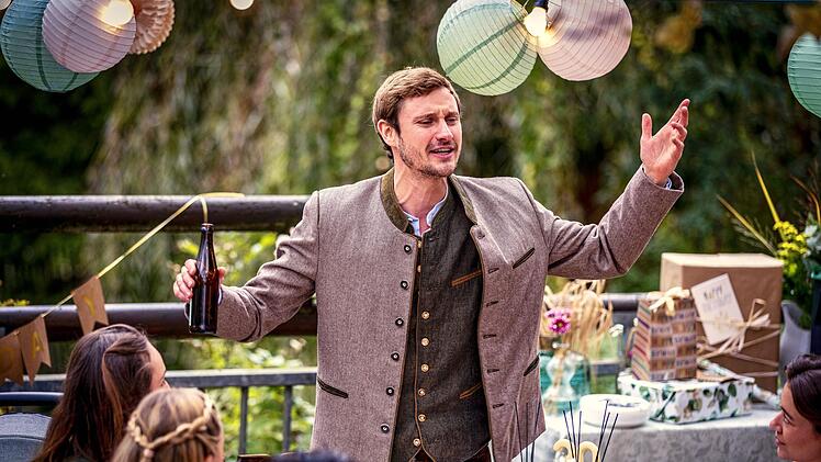 Es ist ein r&auml;tselhafter Kriminalfall: Unternehmersohn Ludwig Kronau (Fr&eacute;d&eacute;ric Brossier) feiert seinen 30. Geburtstag. Er hat eine sch&ouml;ne Frau und einen kleinen Sohn. &Uuml;ber sein Leben kann Ludwig also beim besten Willen nicht klagen. Mit Freunden feiert er in einem Biergarten. Doch dann geht er pl&ouml;tzlich und ohne Grund auf einen Menschen los. Warum?