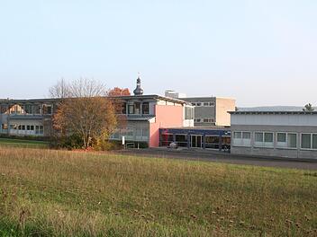 Teile der Mühlhausener Schule sind mehr als 40 Jahre alt. Das Gebäude soll in einigen Jahren generalsaniert werden.  Foto: Evi Seeger