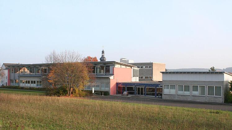 Teile der Mühlhausener Schule sind mehr als 40 Jahre alt. Das Gebäude soll in einigen Jahren generalsaniert werden.  Foto: Evi Seeger