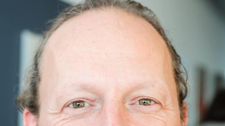 Lehrer Markus Denk plädiert dafür, das Analoge nicht vollständig über Bord zu werfen: "Der naive Umgang vieler Schüler mit neuen Medien fällt auf. Vielfalt wird nicht genutzt. Nur noch digital geht auch nicht.  Auch analog ist wichtig." Foto: Matthias Hoch