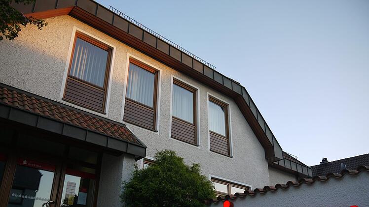 Wird geschlossen und verkauft: die Filiale der Sparkasse Coburg-Lichtenfels in Weidhausen.