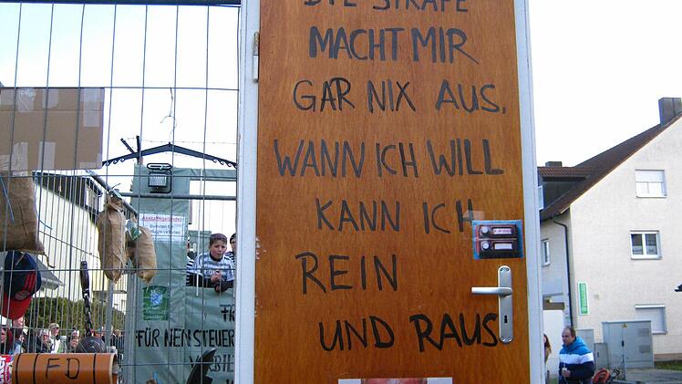Dass Uli Hoeneß Freigänger ist, können viele nicht verstehen und haben ein Thema für den Umzug daraus gemacht. Foto: Dieter Grams