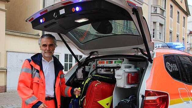 Auch als Notarzt ist Dr. Ralph Brath regelm&auml;&szlig;ig im Einsatz. Foto: Benedikt Borst/Archiv