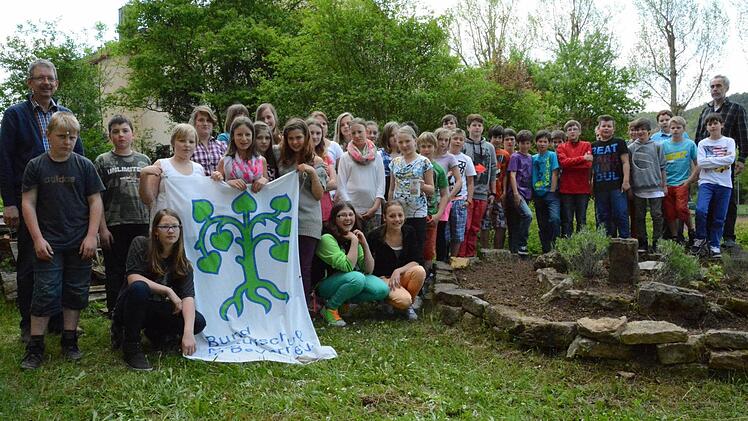 Ein Naturerlebnistag an den Waizenbacher Teichen ist die Belohnung für die Hammelburger Mittelschüler, die bei der Spendensammlung für Projekte des Bund Naturschutz (BN) besonders eifrig und erfolgreich waren.  Foto: Elisabeth Assmann