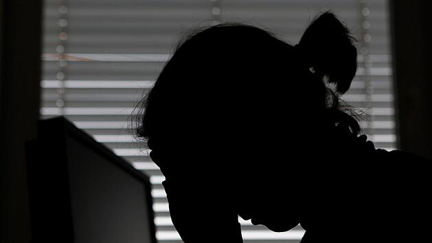 Forscher haben jetzt herausgefunden, was sich bei depressiven Menschen im Gerhin verändert - womöglich ein Durchbruch bei der Suche nach den Auslösern einer Depression. Symbolfoto: Marijan Murat/dpa