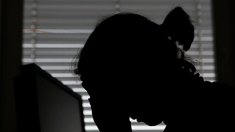 Forscher haben jetzt herausgefunden, was sich bei depressiven Menschen im Gerhin verändert - womöglich ein Durchbruch bei der Suche nach den Auslösern einer Depression. Symbolfoto: Marijan Murat/dpa