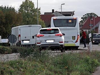 An der Bushaltestelle "Am Vogelherd" werden hohe Geschwindigkeiten kritisiert. Ebenso wie das Verhalten von Autofahrern, die sich an dem haltenden Bus "vorbeimogeln".  Foto: Richard Sänger