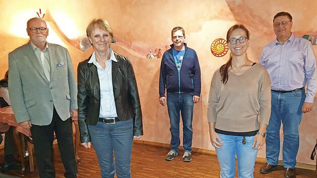 Unser Bild zeigt (von links) den neuen Vorsitzenden Werner Moritz mit seiner Vorgängerin Karin Penning, Kassier Wolfgang Klatt, stellvertretende Vorsitzende Tina Kornatz und Schriftführer Ernst Schäfer