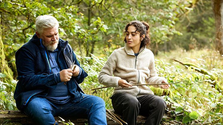 Alex alias Zarah (Sabrina Amali) fühlt Koops (Aljoscha Stadelmann) auf den Zahn: Die beiden Spione haben den Polizisten als größte Gefahr ausgemacht.