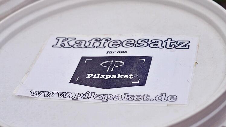 "Aus dem Kaffeesatz müsste sich doch was machen lassen", dachte sich Ralph Haydl und forschte im Netz nach Möglichkeiten, aus dem wertlosen Abfallprodukt ein Geschäft zu machen Foto: Nikolas Pelke