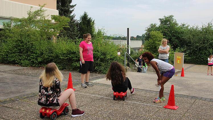 Zurück in die Kindertage: Bobbycar-Rennen auf dem Pausenhof.  Foto: Heike Beudert