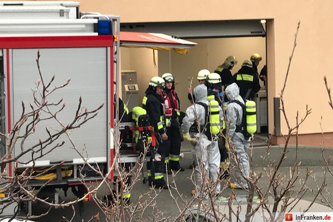 Gefahrgutaustritt im Gewerbepark - Unbekannter Stoff in FirmengebŠude ausgelaufen
